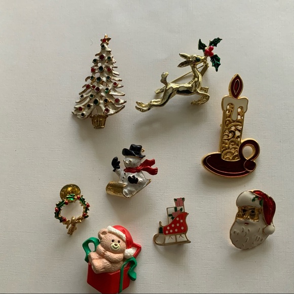 Lot of Christmas Pins - Picture 1 of 3